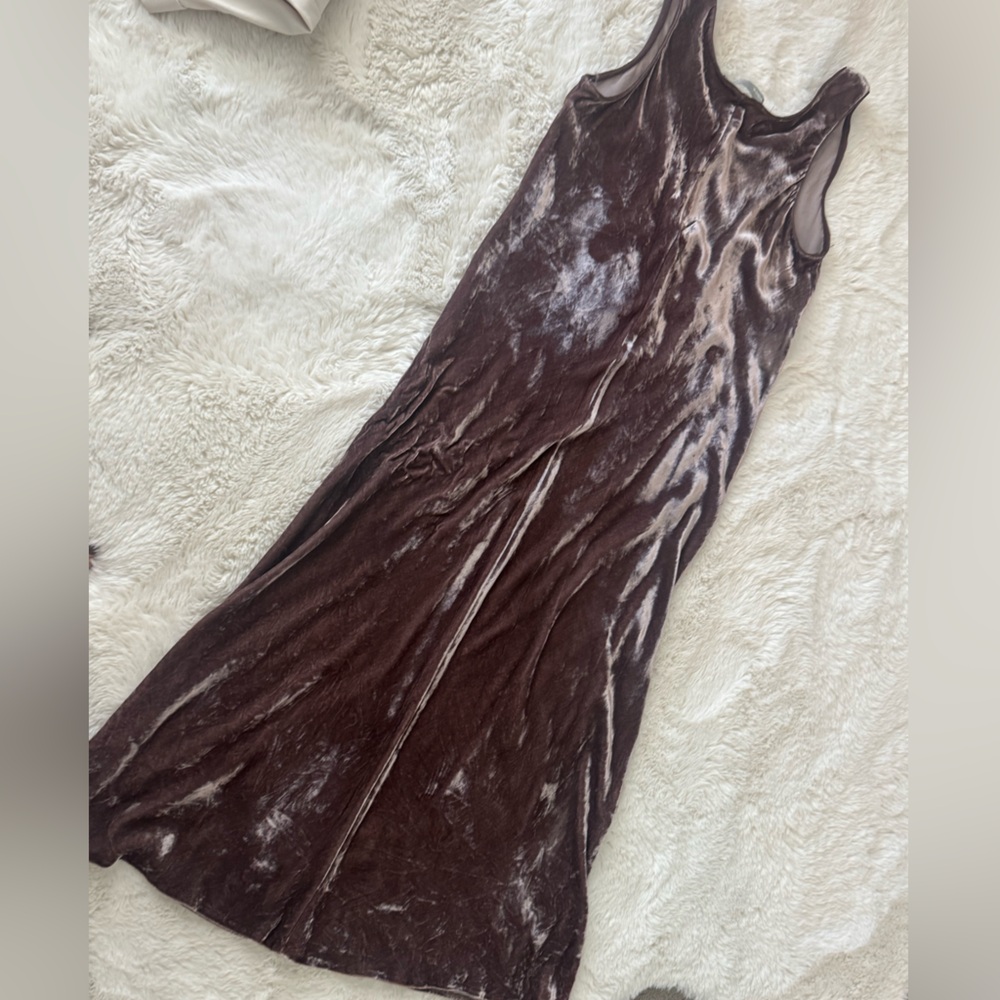 Vince velvetine midi dress. - Picture 3 of 12